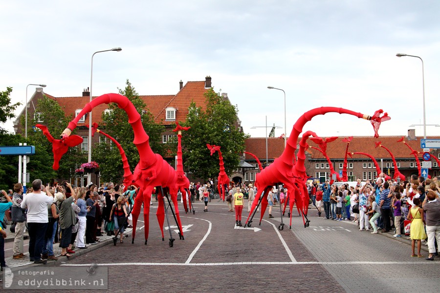 2012-07-07 Compagnie Off ism Theaterschip Drost van Salland - Les Girafes (Deventer Op Stelten) 007